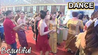 Epic Group Dance to Heartwarming Traditional Tunes || Happy Dancing