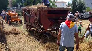 mallemort 2018  Petite batteuse et son tracteur Renault 7012