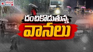 హైదరాబాద్ నగరంలో రాత్రి నుండి కురుస్తున్న భారీ వర్షానికి జలమయమై రోడ్లు