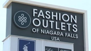 Boxing Day crowds at the Fashion Outlets in Niagara Falls