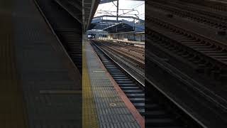 特急スカイライナー成田湯川駅を通過。