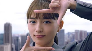 川口春奈、ビシッとスーツ姿で記者に！？驚く表情もキュート「SCOOP！JCB」新WEB限定動画『セキュリティ』編公開