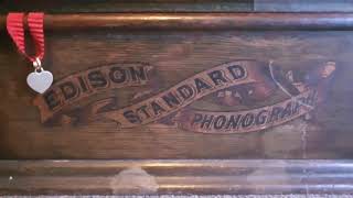 How to Operate The Edison Standard Phonograph (1903) (enable subtitles)