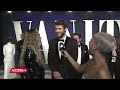 miley cyrus grinds on liam hemsworth in this oscars interview u0026 he has the best reaction access