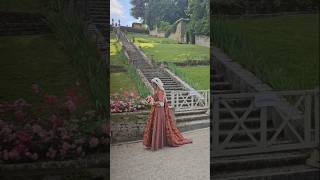 RENAISSANCE LADY WALKING THROUGH THE GIARDINO BARDINI IN FLORENCE