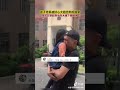 孩子走丢被好心大姐捡到后报警，孩子夫亲赶到后向大姐下跪致谢。 社会百态 chinese china 正能量 暖心一幕 中国 感动 love society policeman