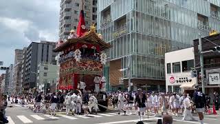 2022年祇園祭 山鉾巡行 長刀鉾の辻回し 四条新町 / 2022 Gion Festival Naginatahoko Tsujimawashi Shijo-Shinmachi