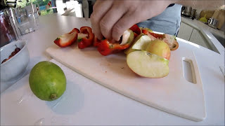 Frischer Saft mit Hagebutte - Herbstrezept von Balkongärtner