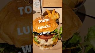 新宿三丁目駅徒歩3分の「Mr.Tokyo BURGER’S cafe」。看板メニューMr.Tokyoバーガー（1,848円）は、8種のナッツやアボカド、チェダーチーズ入りのボリューム満点セット。  