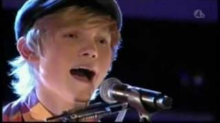 Ulrik Munther - Boys Don't Cry (live @ Bingolotto 2011)