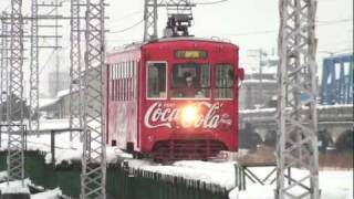 万葉線 コカコーラ電車 六渡寺－庄川口間通過 2011.1.29