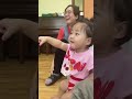 13개월아기 쌍둥이 이란성쌍둥이 첫째딸 본인 사진 보고 반가워 함