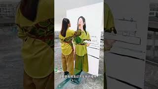 অসাধারন প্রতিভা, নিজেই নিজের ছবি আকাঁ #short #shortvideo #viralvideo #art  #viralshort #genius