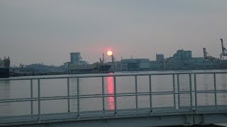 雲に隠れた初日の出 2014【タイムラプス】名古屋港  Cloudy Sunrise on New Year's Day 2014 [Timelapse] Japan