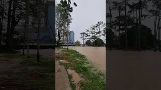 Situasi Banjir di Kluang. Makin Hardcore🤕 #banjir #kluangbanjir