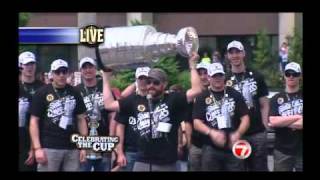 Bruins Tim Thomas starts the parade