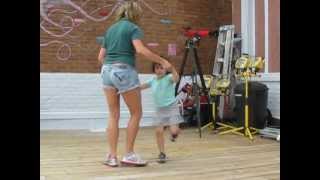 Girl Dancing With Mom M1712-952.AVI