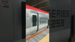 E259系新塗装ドア閉