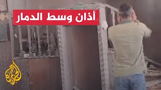 شاهد | رفع الأذان من بين ركام مسجد مدمر في صور اللبنانية