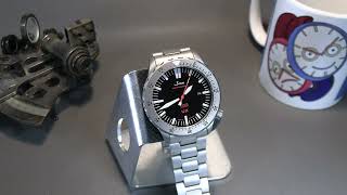 Is the Sinn UX worth checking out? Let's look at this incredibly tough dive watch!