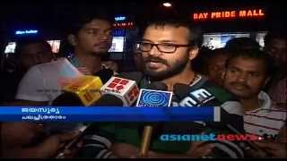 Jayasurya on road; Not for shoot,real action