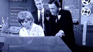Nice Blonde Radar Operator / " Secretary " 1 / 2 : " The Man From U.N.C.L.E. " TV Show