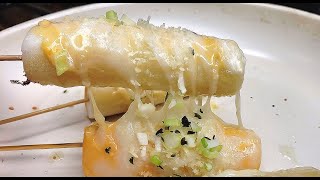 TteokKochi | CHEESY KOREAN RICE CAKES Recipe | 치즈떡꼬치 | Spicy Dipping Sauce