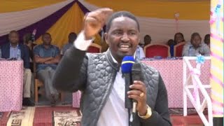 'RAILA HAENDANGI KANISA NA NI KAMA HUWA ANAVUTA BANGI'! SACKED MWANGI KIUNJURI LECTURES RAILA ON BBI