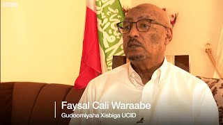 Faysal Cali Waraabe ayaa sheegay in Muuse Biixi uu hooyadii caayay caagadna uu ku tuuray, dhawaan xi