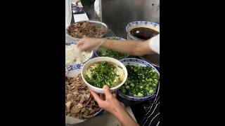 China street food南京物价这么低吗？25元一碗报恩牛肉拉面 #街头美食 #路边摊 #美食 #牛肉拉面