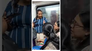 women fighting on metro ....