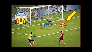 Las Salvadas de Gol mas Increíbles de la Copa Mundial de Fútbol = NIVEL CRACKS