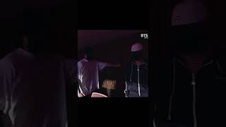 تركت كل شي وركزت على جسم جونغكوك كيف معضل وواضح رغم ان التيشيرت واسع 🙃👍#shorts #jungkook #army #bts