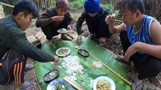 Karenni new video 2025 ( Frog and fish cooking ) In the Karenni forest