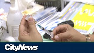 Canadians urged to get COVID vaccine this fall