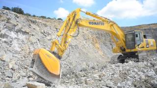 Hartl HBC 750 crusher bucket in action