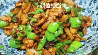 川味家常名菜［鸡米芽菜］之姊妹菜［鸡粒笋干炒芽菜］悉尼制造，香、辣、脆，超级下饭菜。