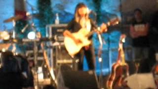 Buffy Sainte-Marie live in Kaustinen, Finland, singing Universal Soldier