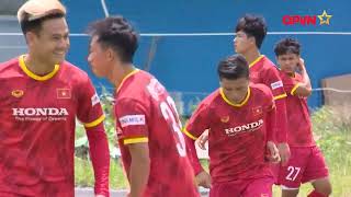 Quang Hải bất ngờ được HLV Pau FC khích lệ sau khi trở về từ ĐT Việt Nam