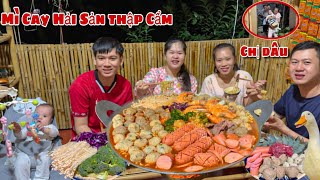 Bất Ngờ Chị Dâu Đến Thăm Nhà Được Ăn Nguyên Chảo Mì Cay Hải Sản Thập CẩmEm Rể Làm Gia Đình Vui Nhộn