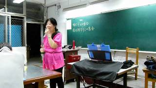 吳興歌謠班 2011 09 29 張彩美老師 示範 客語歌 : 妳依然在我心中