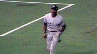 Winfield hits a grand slam