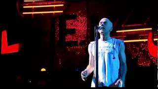 R.E.M    --   Everybody    Hurts   [[   Official   Live   Video  ]]   HD  At   Glastonbury