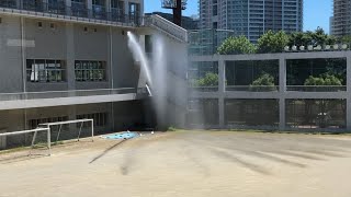 晴海総合高校の超大型散水機の散水シーン！あっという間にグラウンドの4分の1に水を撒く迫力のフルシーン！（2020.8.11）