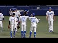 ヤクルトに零封勝利で涌井4勝目！列の2番目に並ぶ涌井に不満そうな落合コーチ。それに気付いた涌井と松山の反応（2023年8月29日）