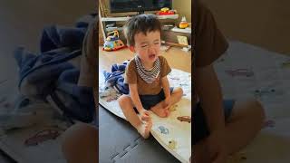 【20220709】1歳10ヶ月。寝起きで泣く。22months. Crying after the sleeping.