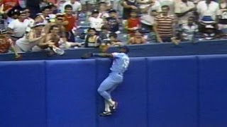 Bo Jackson LEAPS to rob Jack Clark of a home run