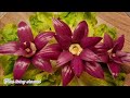 flowers to decorate vegetable dish from red onion. แกะสลัก carved