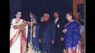 Padmaja Joglekar sings Hindu Tan Man LIVE in front of Hon. Atal Bihari Vajpayee Ji