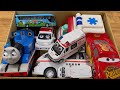 救急車のミニカー走る。緊急走行。坂道走る！A miniature ambulance car runs. Emergency driving. Running uphill！